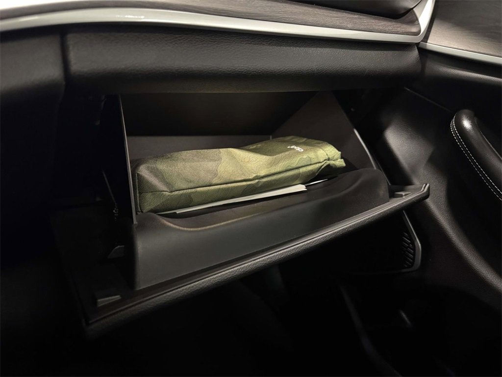 Used 2022 Jeep Grand Cherokee L Limited w/ Black Appearance Package image 27