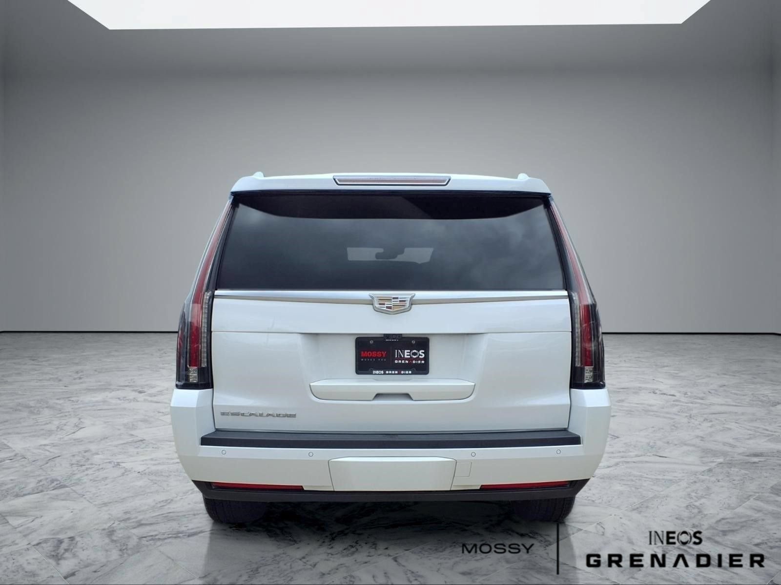 Used 2019 Cadillac Escalade ESV Premium Luxury RWD image 6