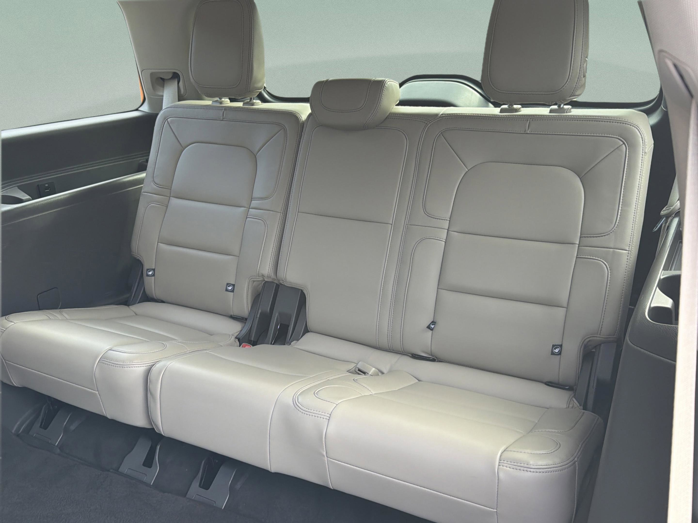Used 2024 Lincoln Navigator Premiere image 12