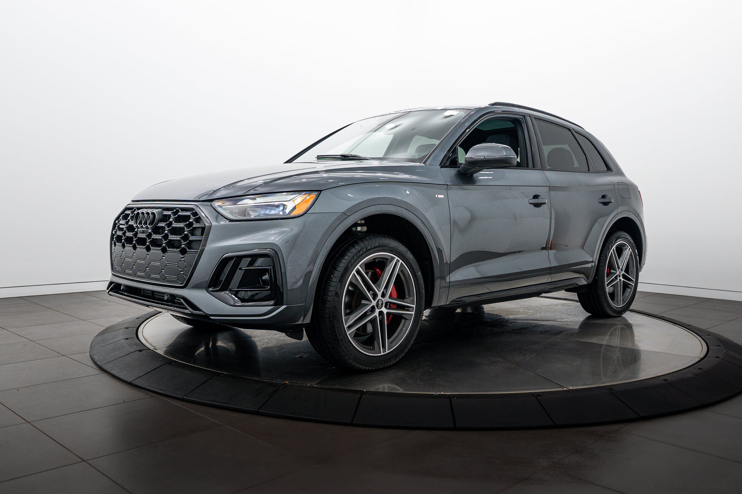 Certified 2025 Audi Q5 e Premium Plus w/ Premium Plus Package AWD/4WD image 6