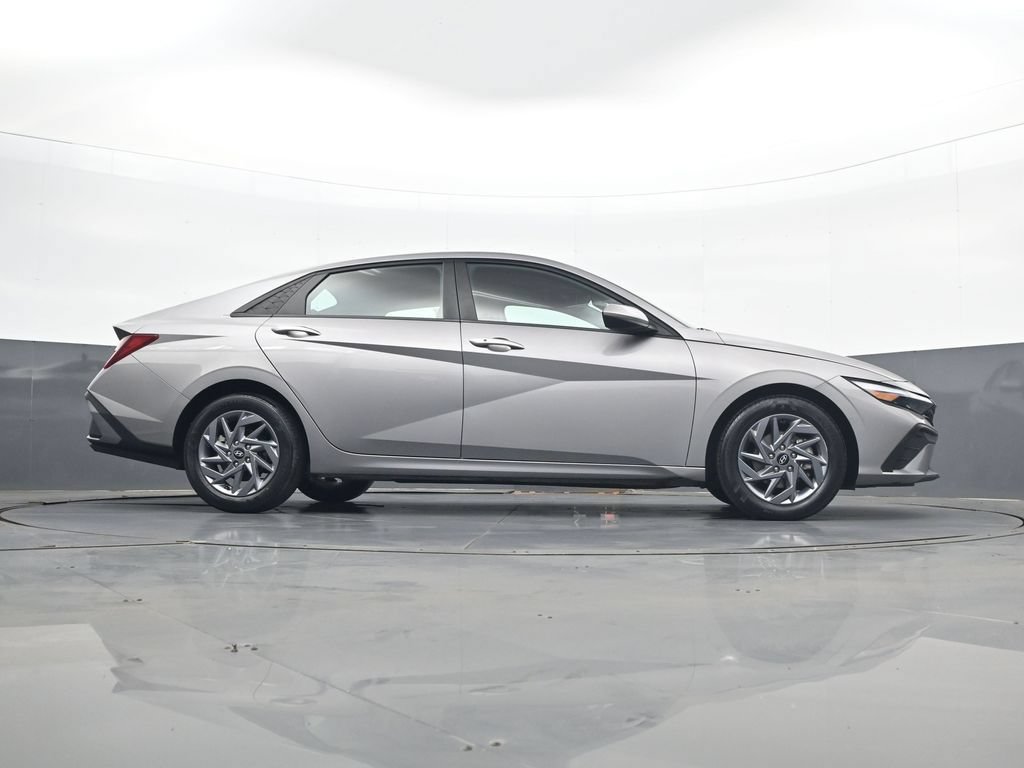Certified 2024 Hyundai Elantra SEL FWD image 25