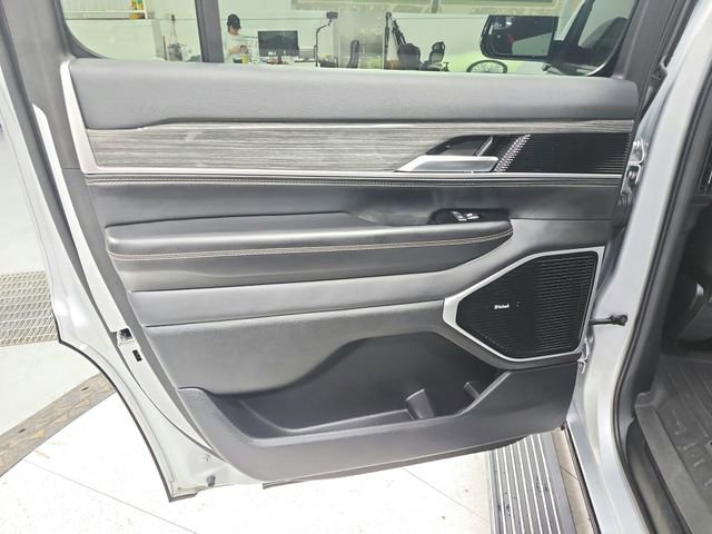 Used 2022 Jeep Wagoneer Series III w/ Premium Group I image 37