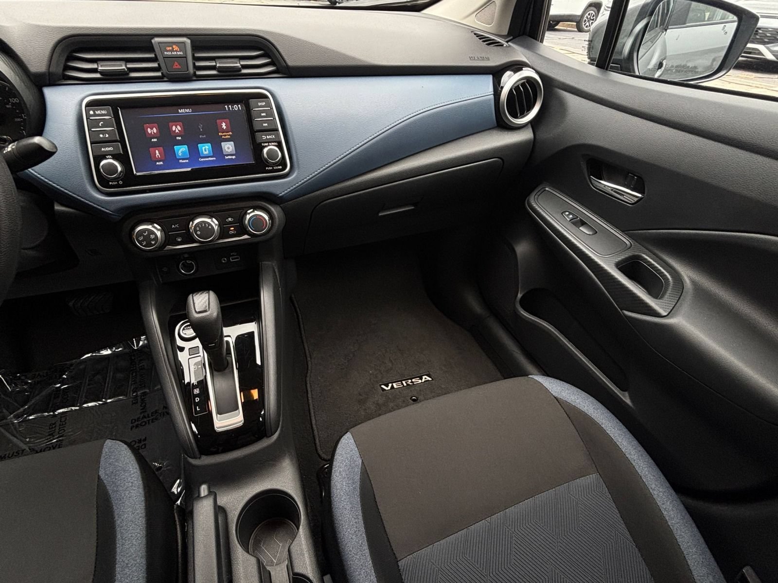 Used 2025 Nissan Versa SV FWD image 33