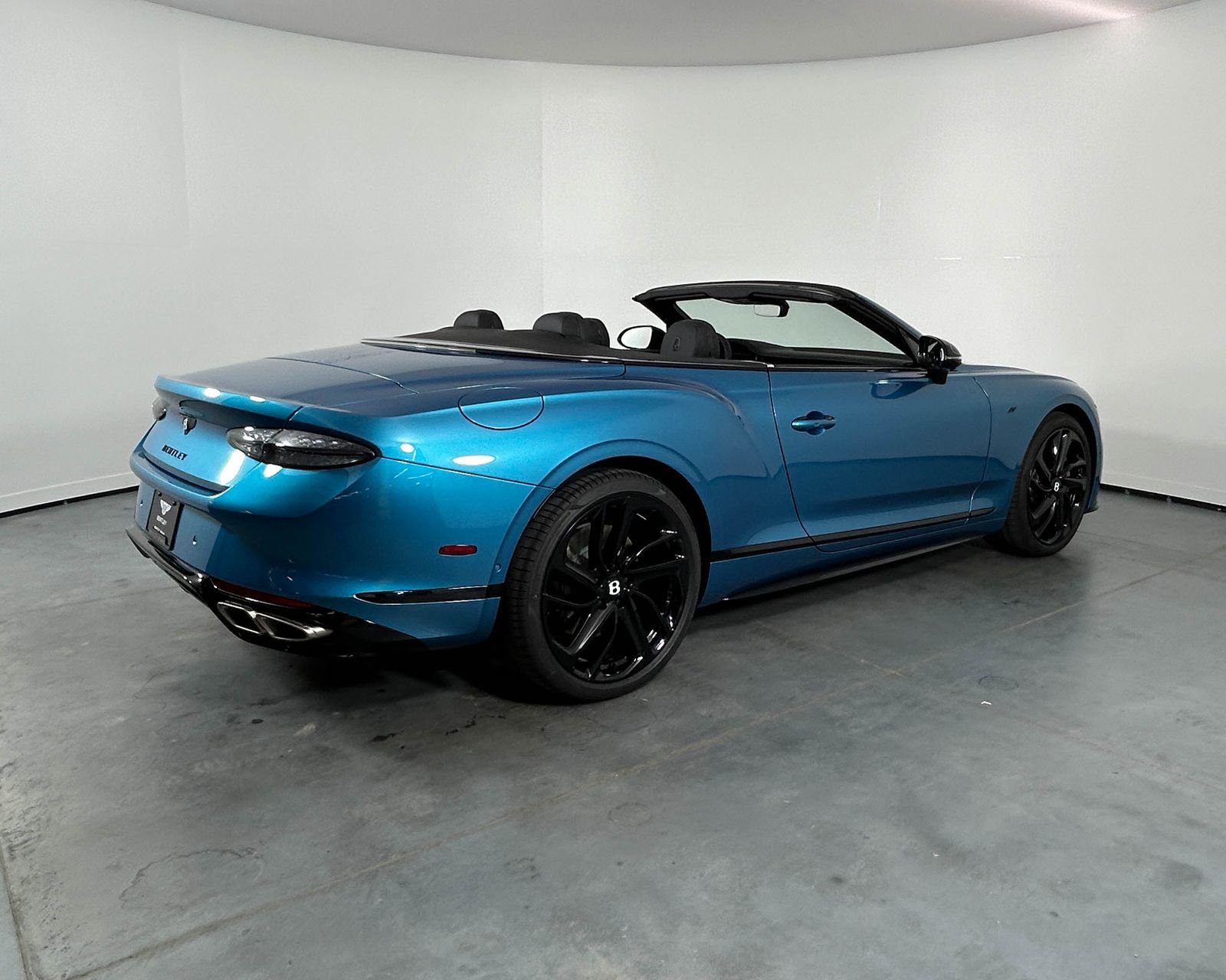 New 2026 Bentley Continental GTC AWD/4WD image 9