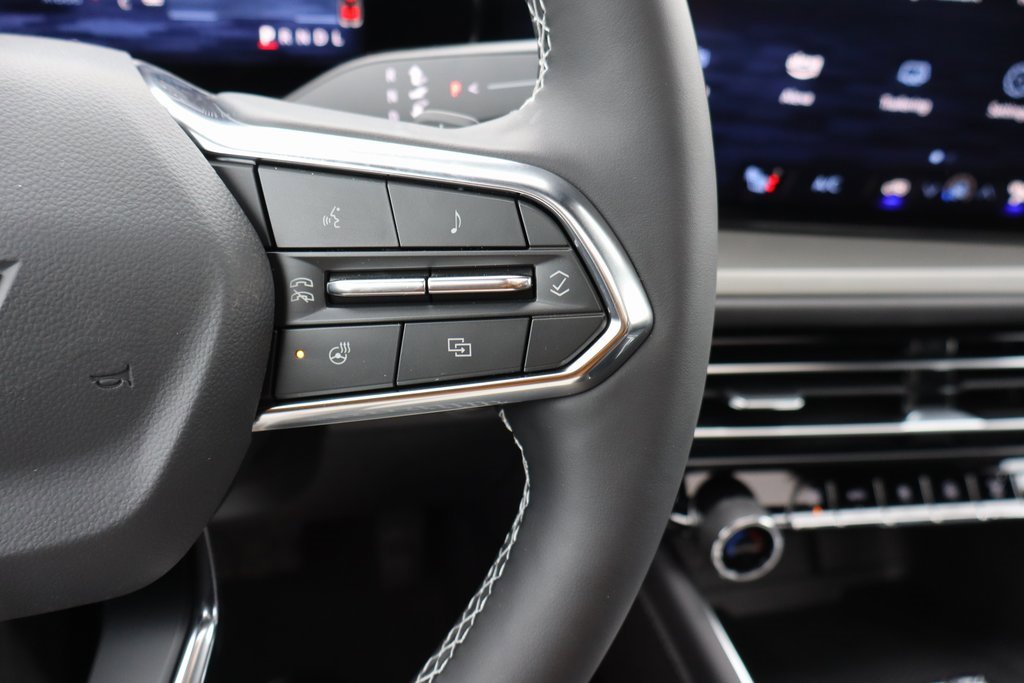 Used 2025 Chevrolet Traverse LT w/ Sun and Wheel Package image 7