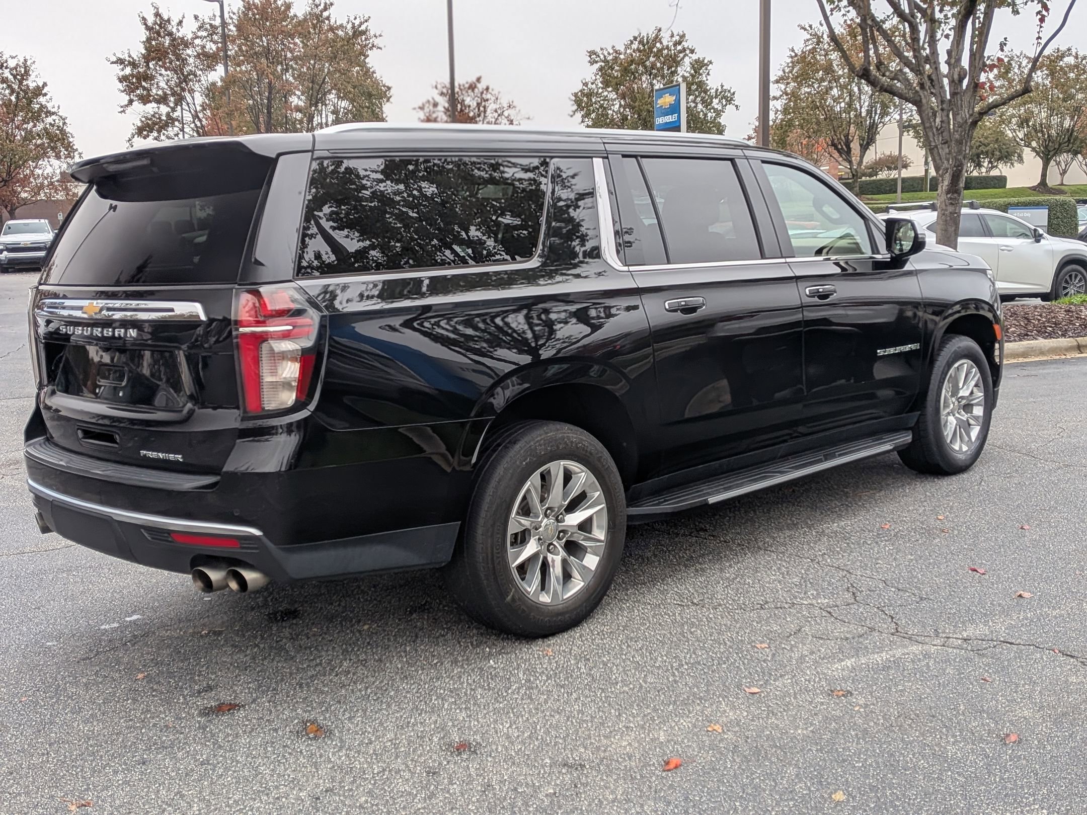 Used 2021 Chevrolet Suburban Premier image 9