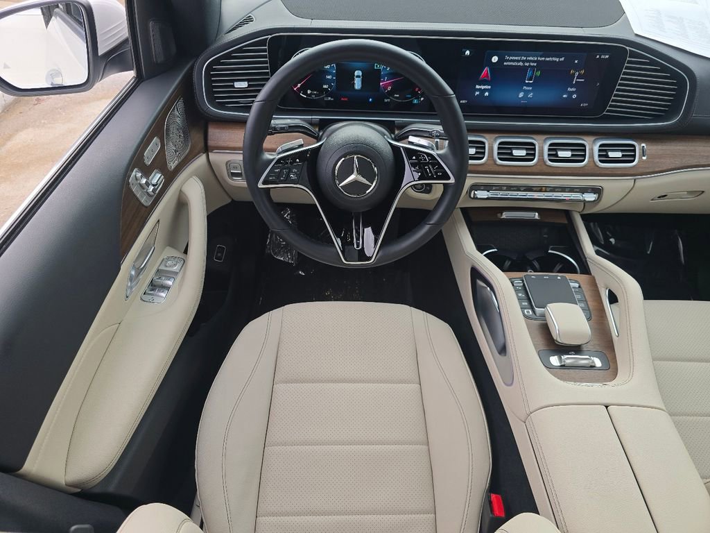 Certified 2025 Mercedes-Benz GLS 450 4MATIC image 24