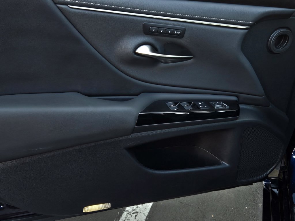 Used 2023 Lexus ES 350 w/ Premium Package FWD image 10
