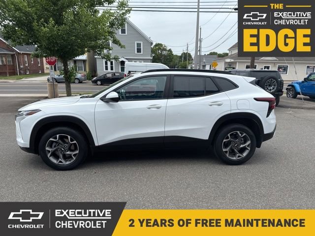 Used 2025 Chevrolet Trax LT FWD image 1