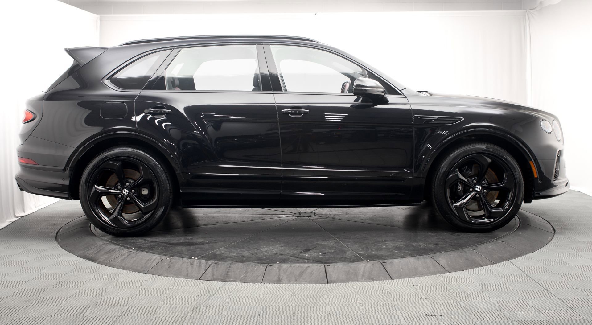 Used 2022 Bentley Bentayga AWD/4WD image 2