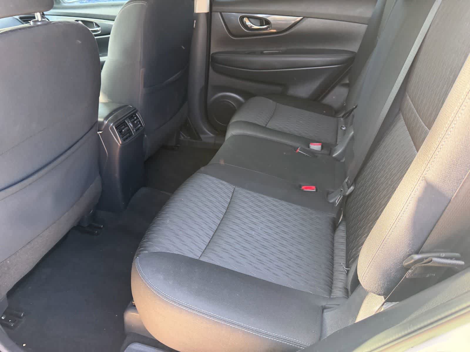 Used 2020 Nissan Rogue SV FWD image 31