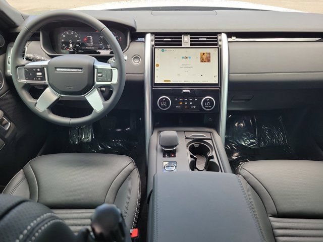 Used 2025 Land Rover Discovery S AWD/4WD image 17