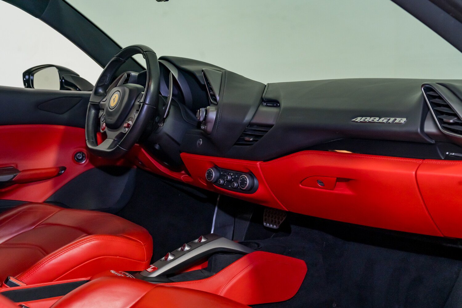 Used 2017 Ferrari 488 GTB RWD image 28