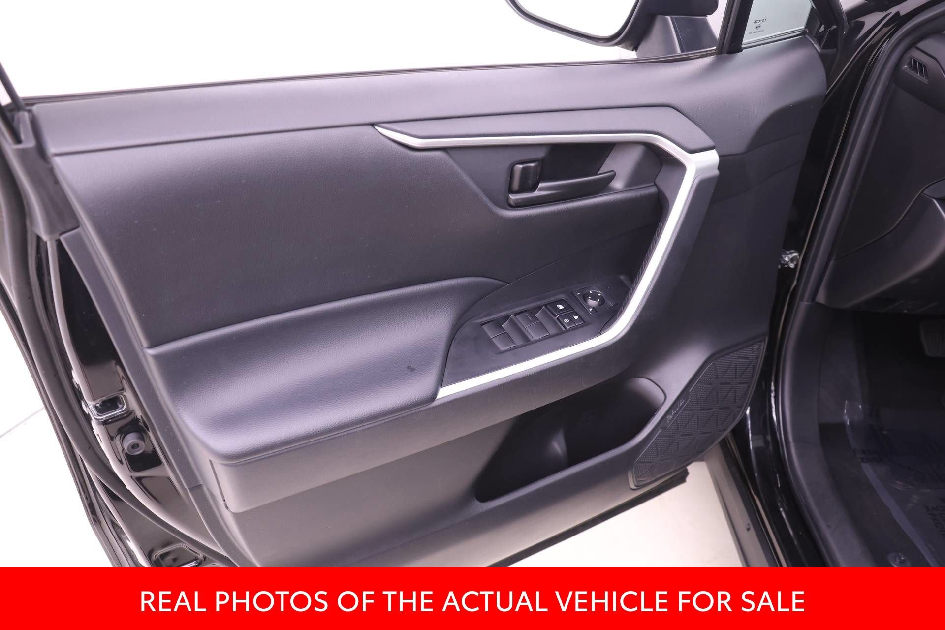 Certified 2024 Toyota RAV4 LE AWD/4WD image 9