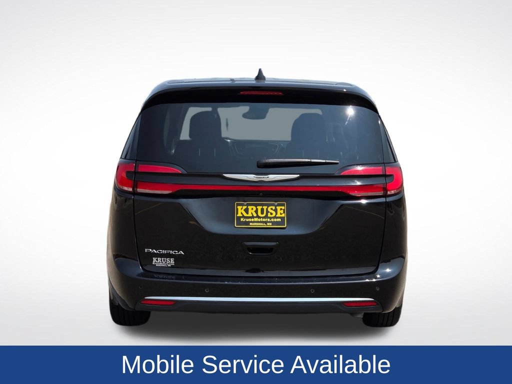 Used 2024 Chrysler Pacifica Touring-L FWD image 5