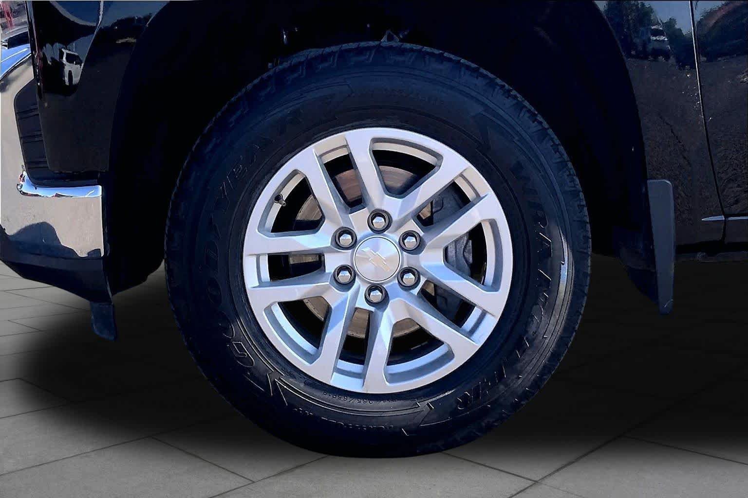 Used 2021 Chevrolet Silverado 1500 LT AWD/4WD image 11