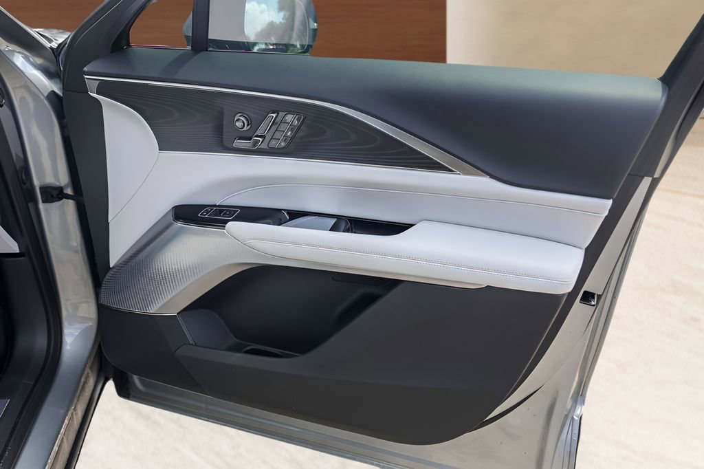Certified 2025 Cadillac Lyriq Sport AWD/4WD image 27