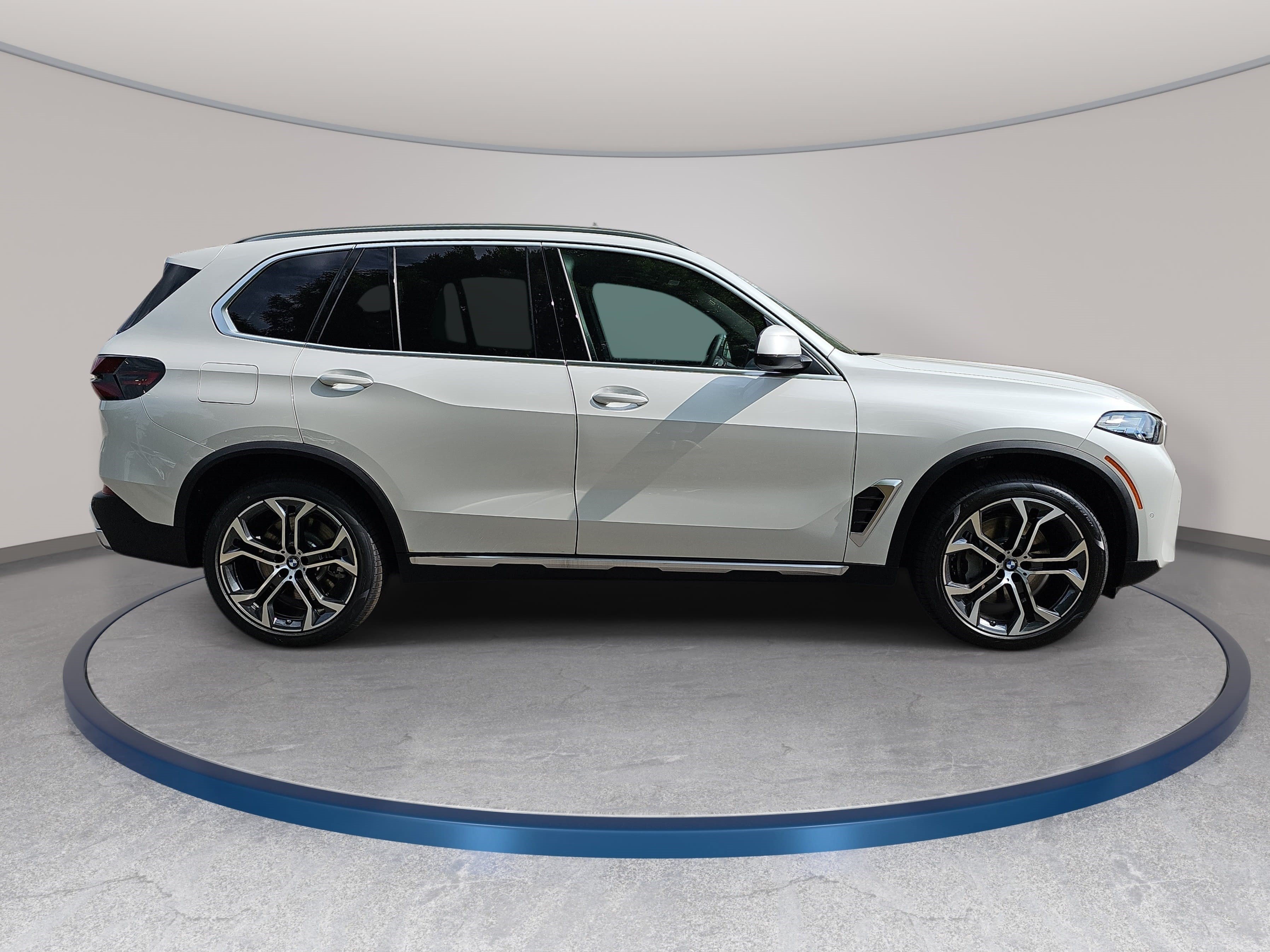 New 2026 BMW X5 xDrive50e AWD/4WD image 4