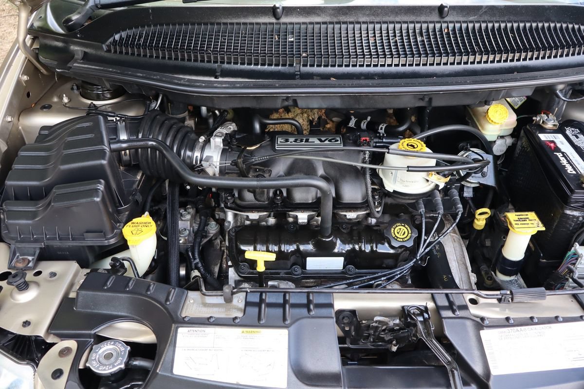 Used 2002 Chrysler Town & Country EX FWD image 36