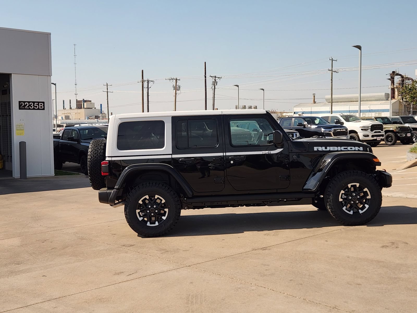 New 2026 Jeep Wrangler Unlimited Rubicon w/ Whitecap Package AWD/4WD image 7