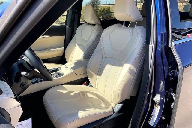 Used 2023 INFINITI QX60 Sensory w/ Vision Package AWD/4WD image 8