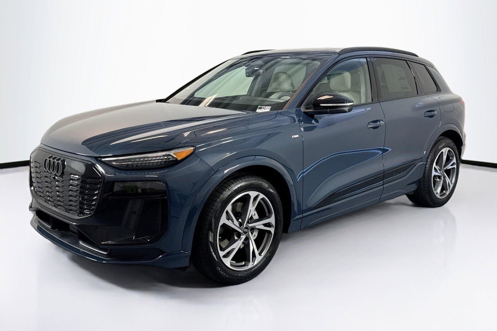 New 2027 Audi Q6 e-tron Prestige AWD/4WD image 1
