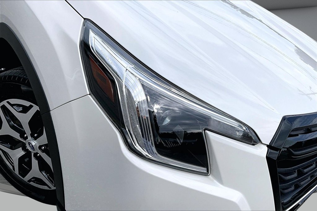 Used 2023 Subaru Forester Premium AWD/4WD image 32