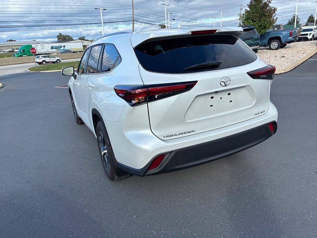 Certified 2026 Toyota Highlander XLE AWD/4WD image 12