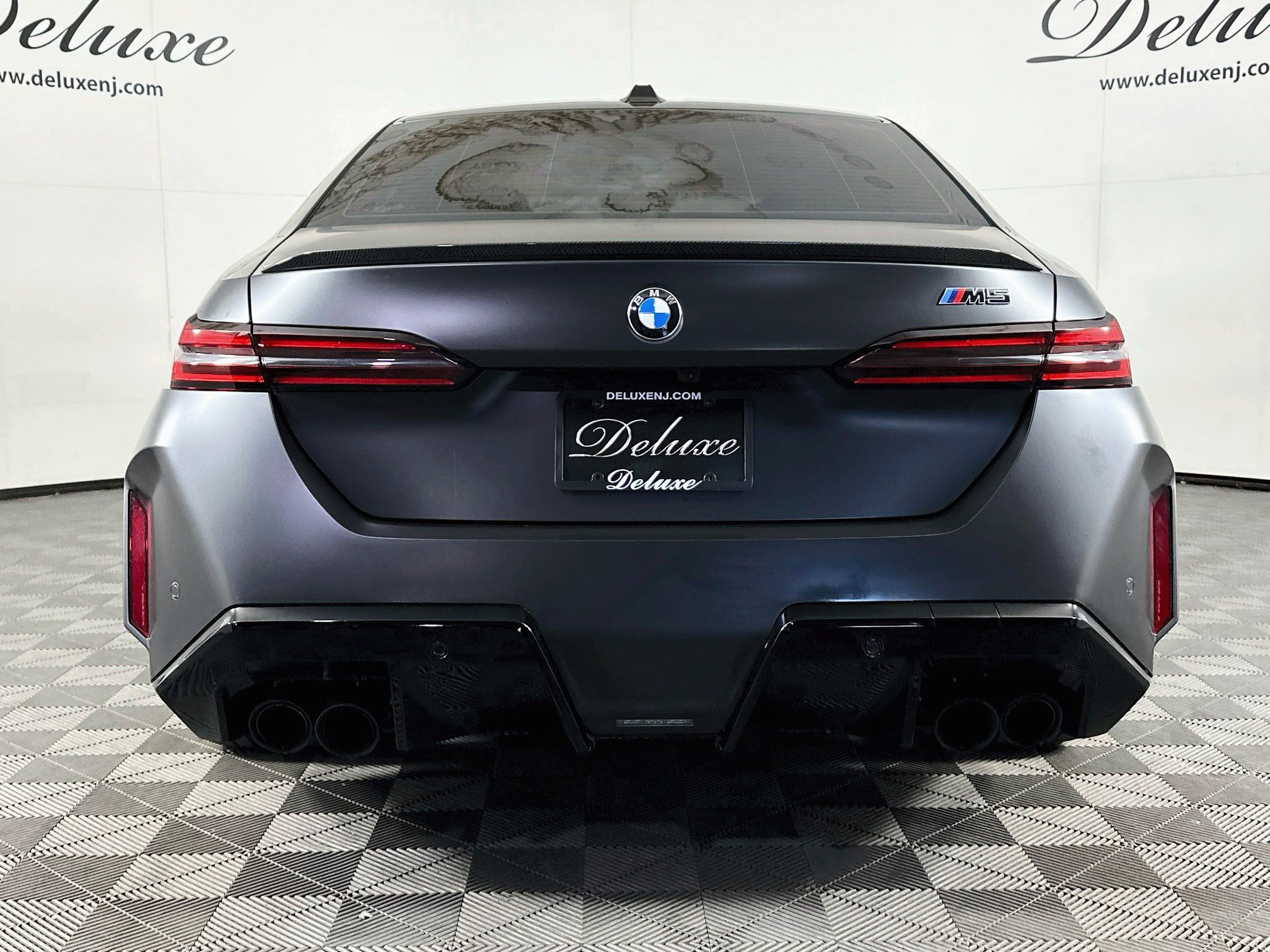 Used 2025 BMW M5 w/ Carbon Package AWD/4WD image 5