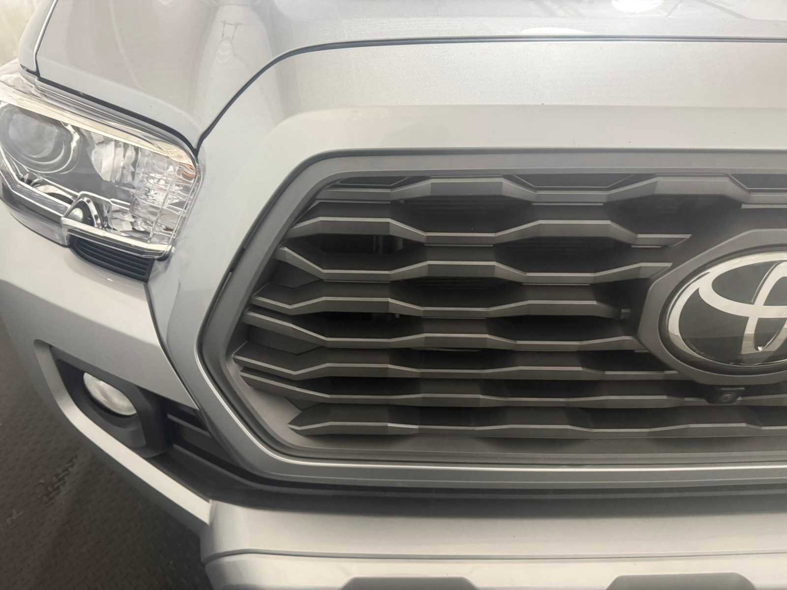 Used 2023 Toyota Tacoma TRD Sport image 4