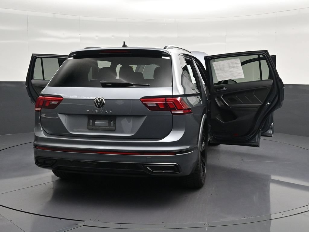 Used 2023 Volkswagen Tiguan SE R-Line FWD image 38