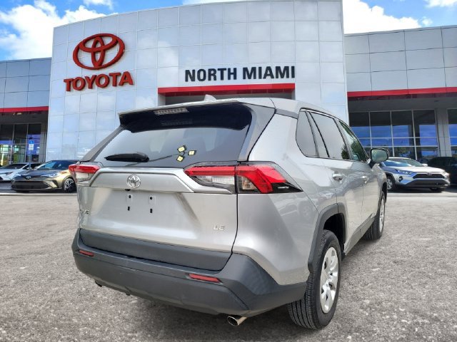 Used 2024 Toyota RAV4 LE FWD image 4