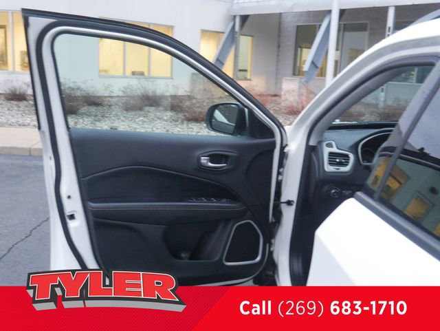 Used 2018 Jeep Compass Latitude w/ Cold Weather Group image 20