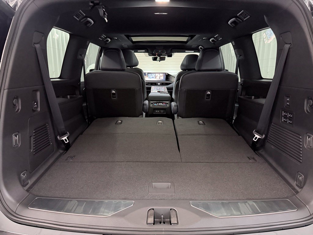 Certified 2026 INFINITI QX80 4WD w/ Sport Exterior Package image 38
