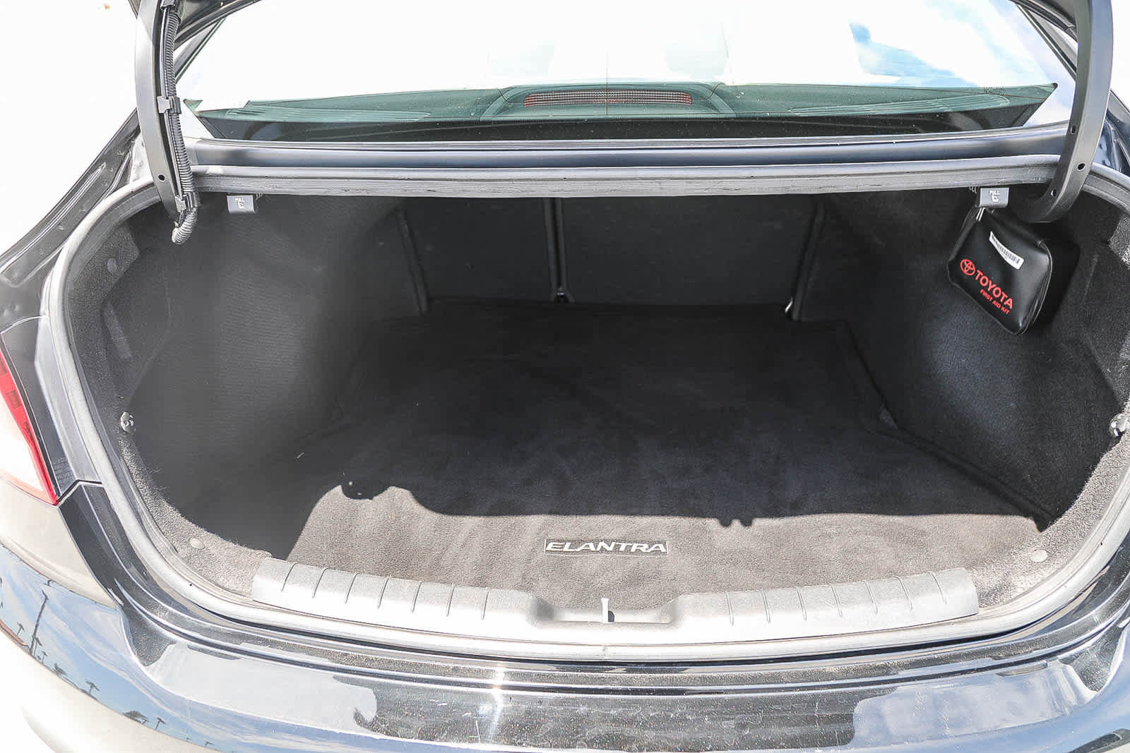 Used 2020 Hyundai Elantra SE FWD image 25