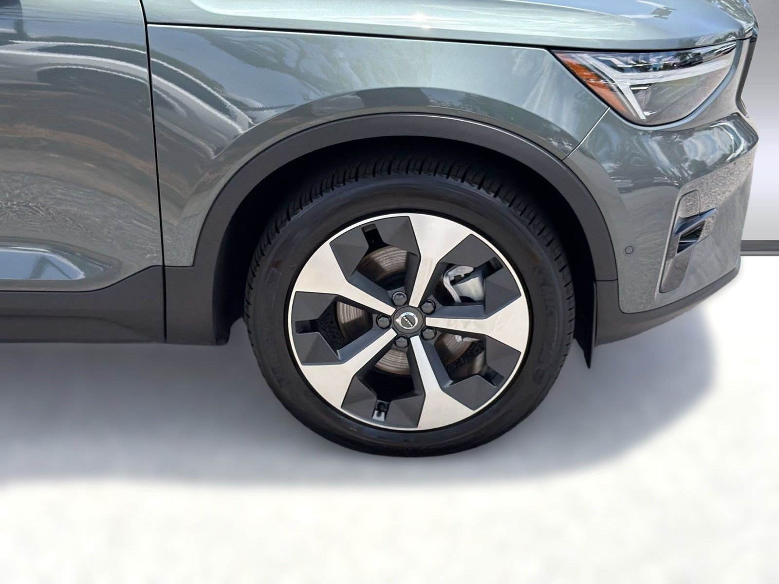 Certified 2026 Volvo XC40 B5 Plus AWD/4WD image 12