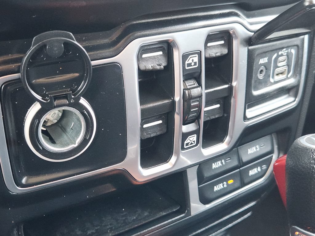 Used 2023 Jeep Wrangler Unlimited Sahara w/ Cold Weather Group AWD/4WD image 21