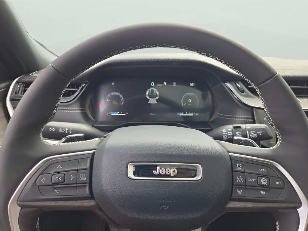 New 2027 Jeep Grand Cherokee Limited AWD/4WD image 37