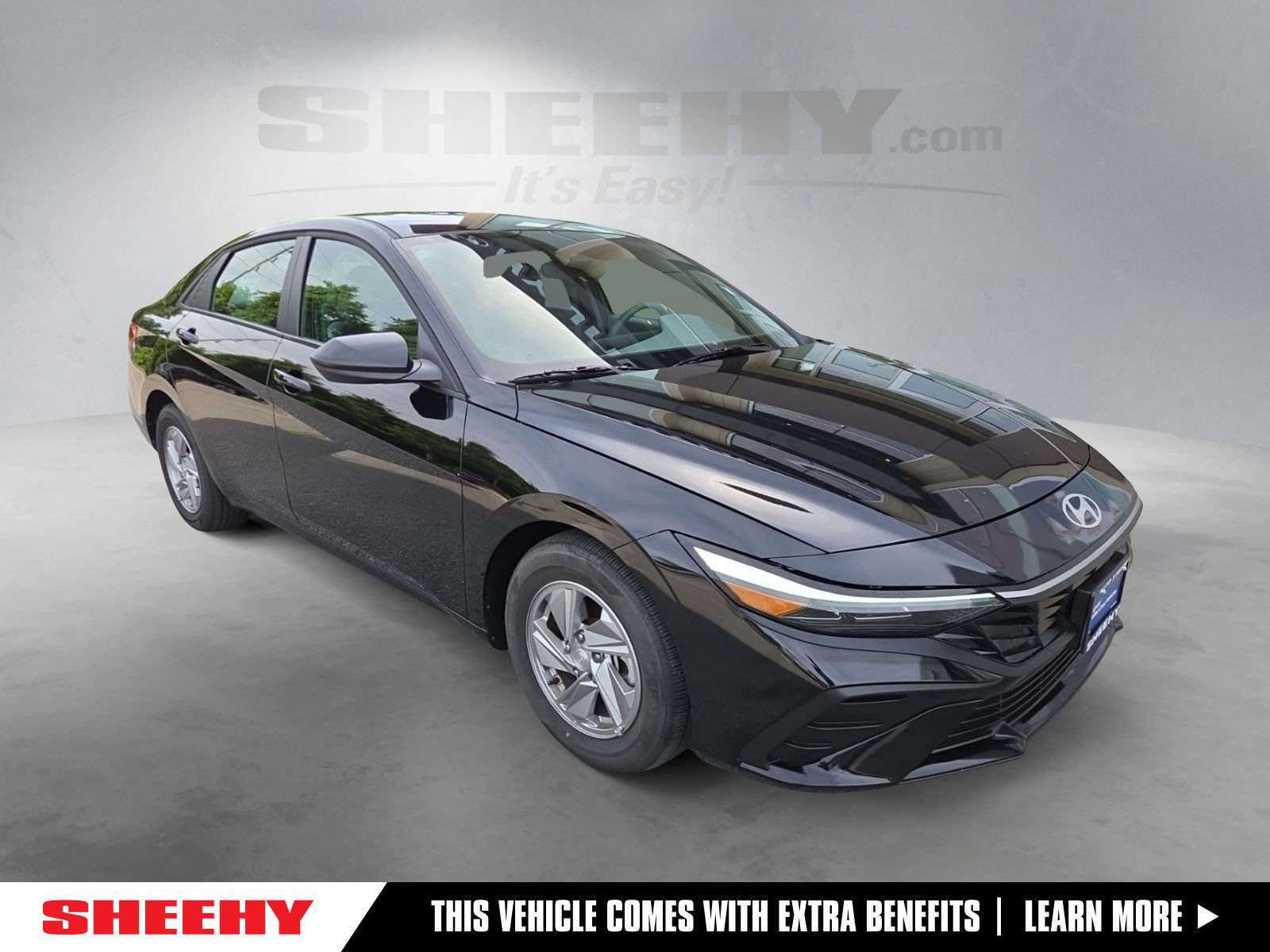 Certified 2025 Hyundai Elantra SE FWD image 1
