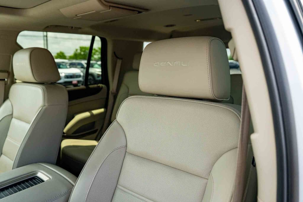 Certified 2019 GMC Yukon Denali w/ Open Road Package AWD/4WD image 9