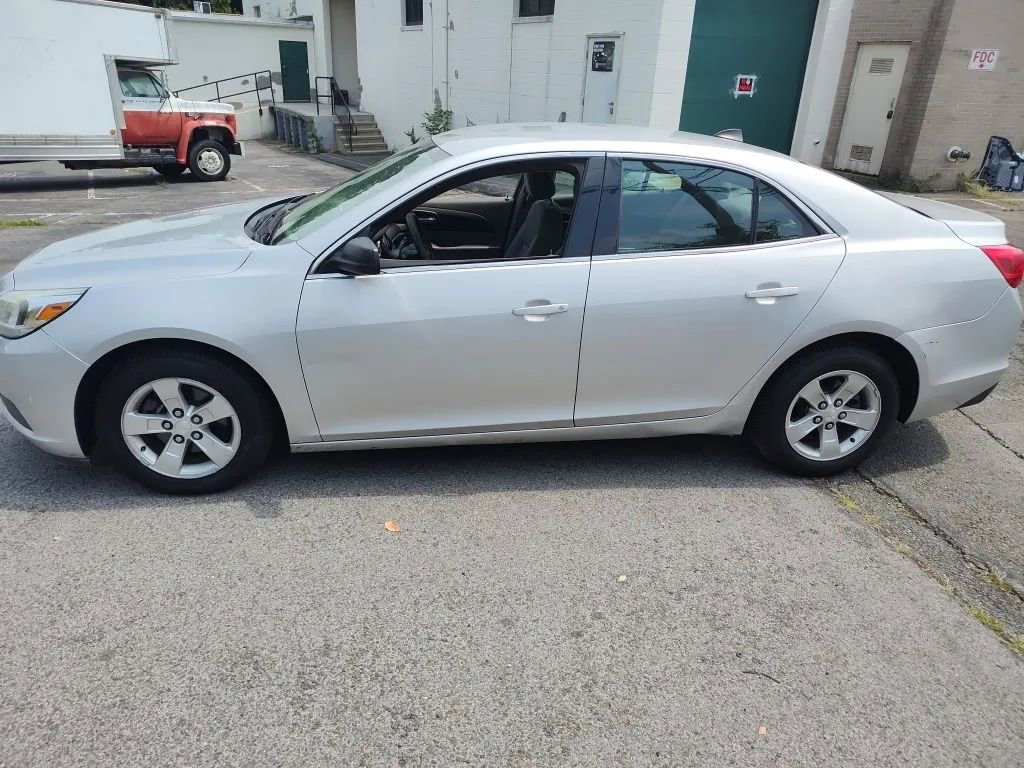 Used 2013 Chevrolet Malibu LS image 2