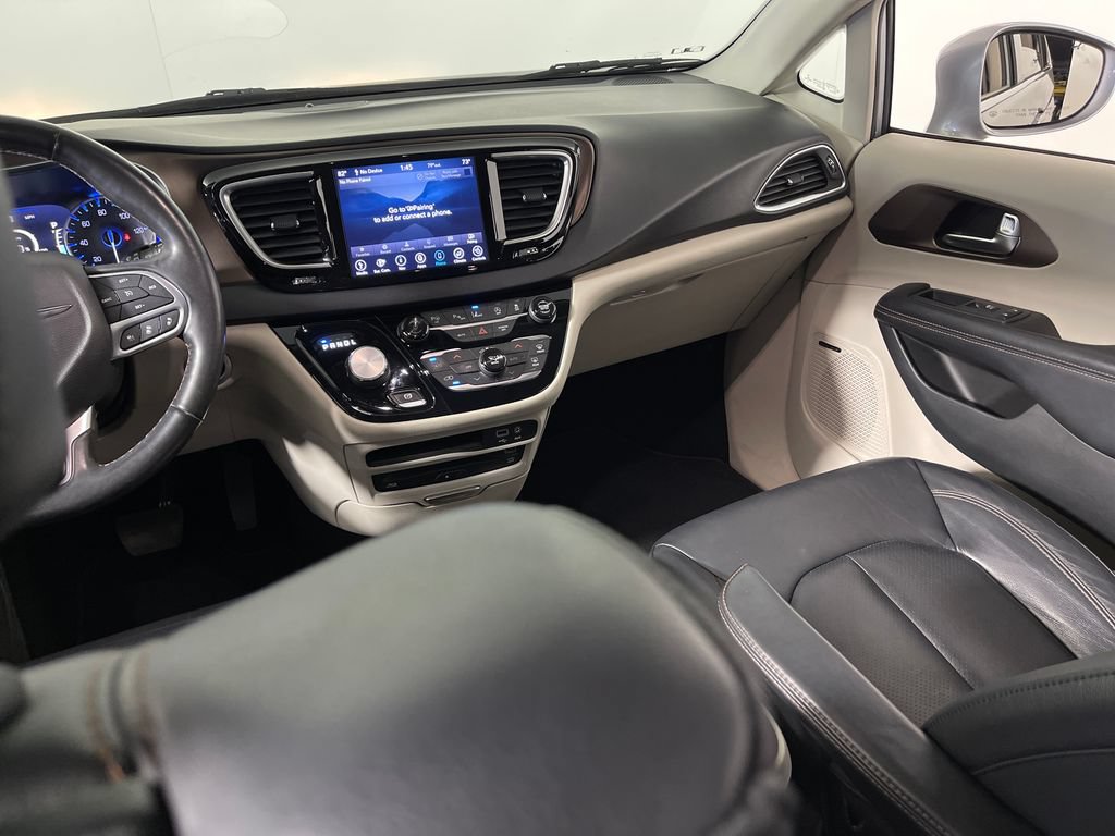 Used 2019 Chrysler Pacifica Touring-L Plus w/ Advanced Safetytec Group FWD image 18