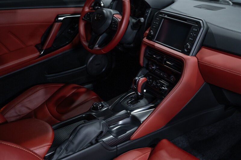 Used 2021 Nissan GT-R Premium AWD/4WD image 53