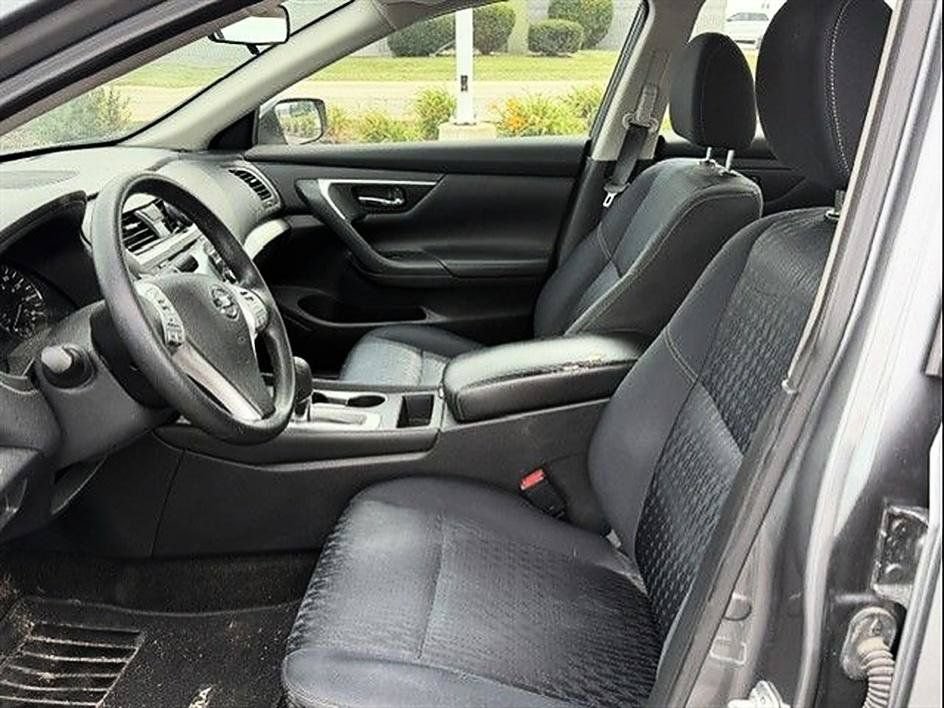 Used 2018 Nissan Altima 2.5 S w/ S Convenience Package FWD image 2