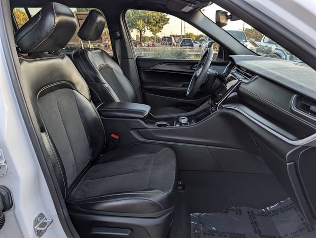 Used 2024 Jeep Grand Cherokee L Altitude AWD/4WD image 33