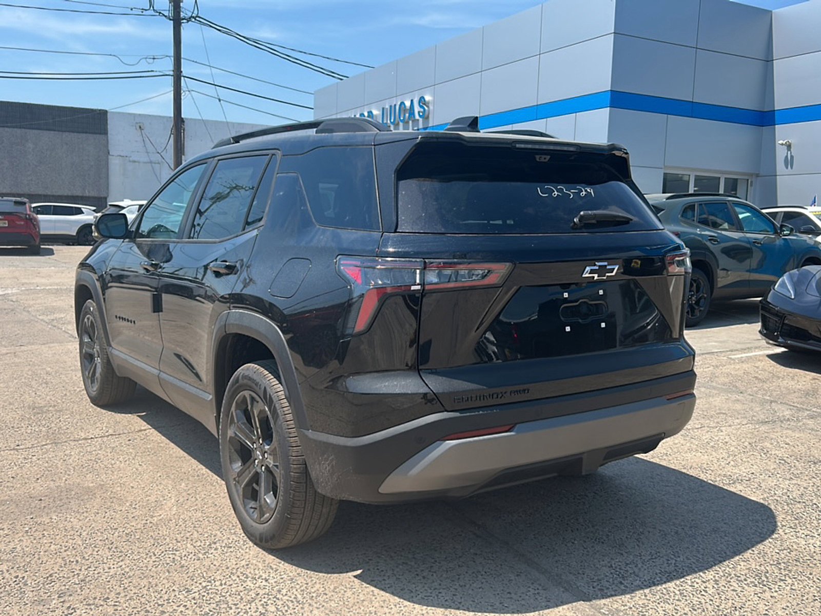 New 2026 Chevrolet Equinox LT w/ Convenience Package II AWD/4WD image 9