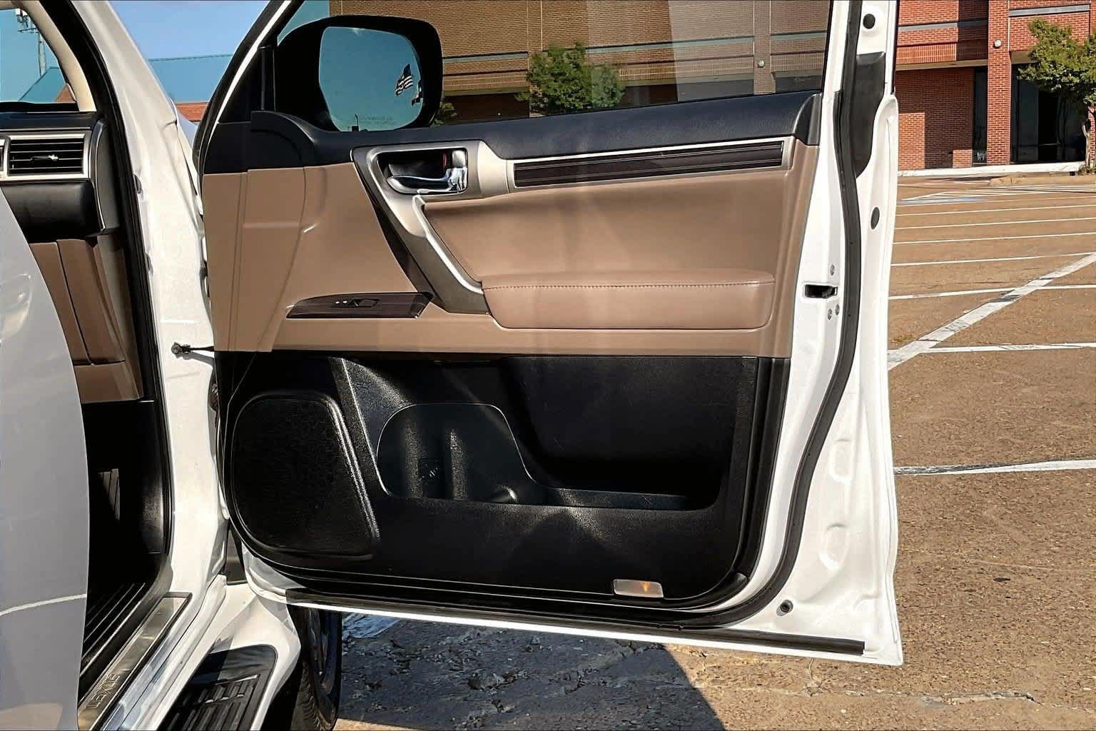 Used 2020 Lexus GX 460 Premium w/ Premium Package AWD/4WD image 28