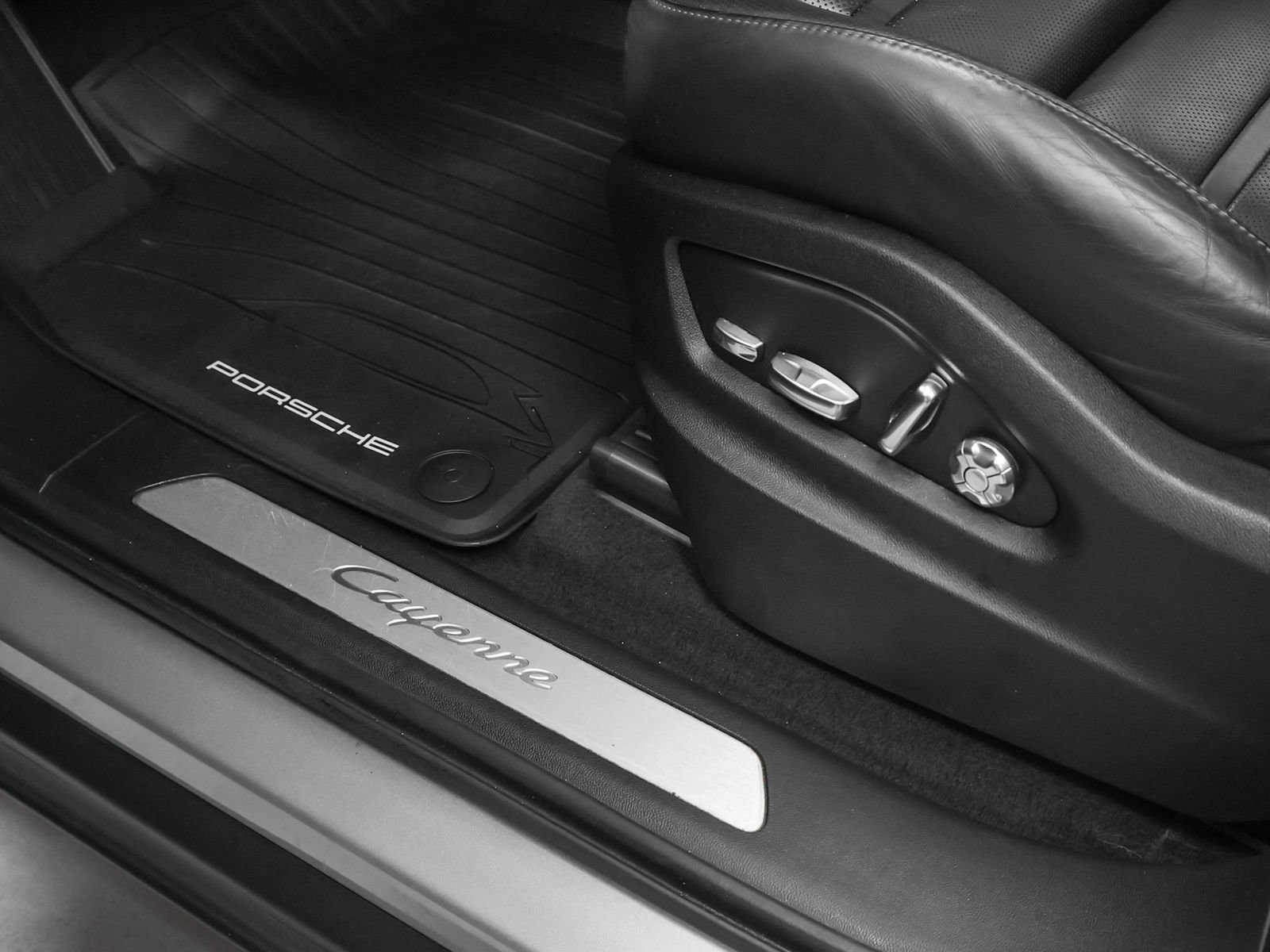 Certified 2021 Porsche Cayenne AWD/4WD image 24