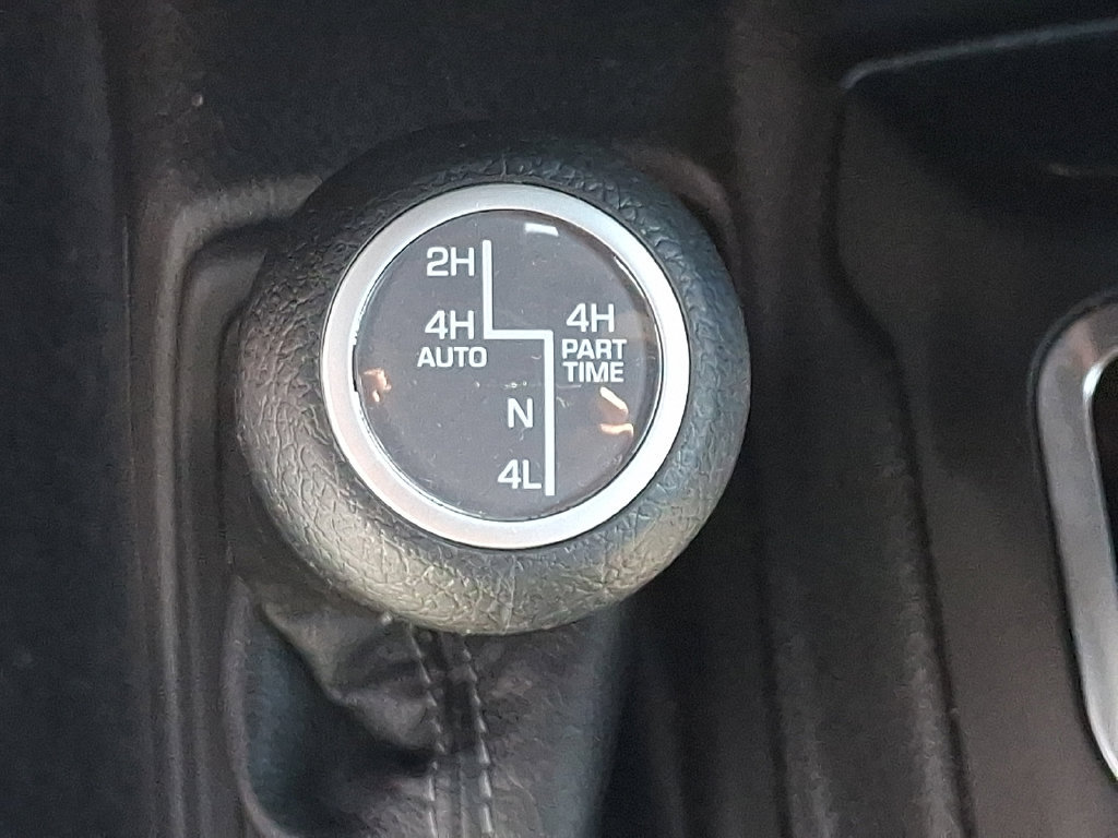 Used 2024 Jeep Wrangler Unlimited w/ Convenience Group AWD/4WD image 30