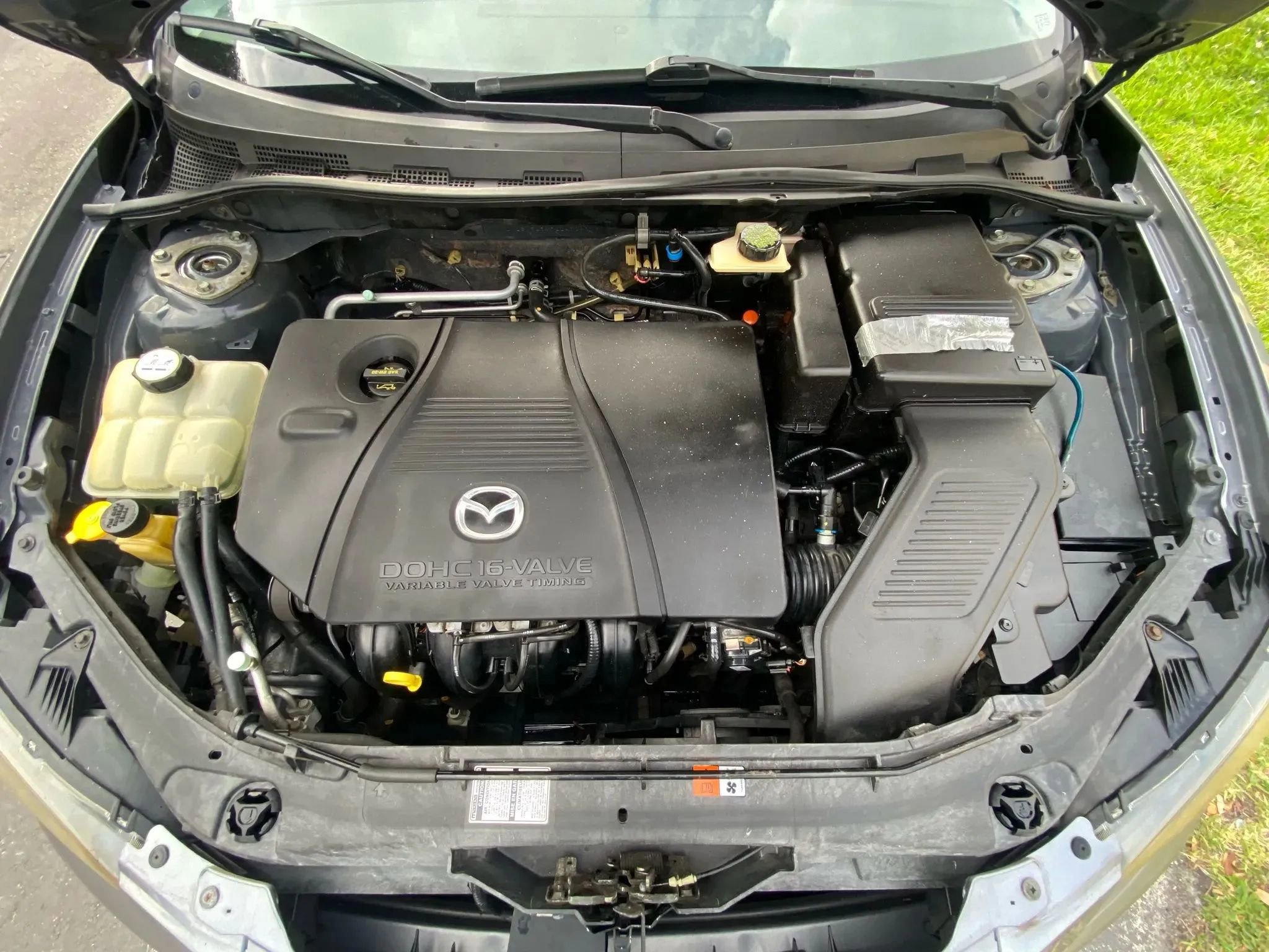 Used 2005 MAZDA MAZDA3 s w/ Moonroof & 6-CD Pkg image 28